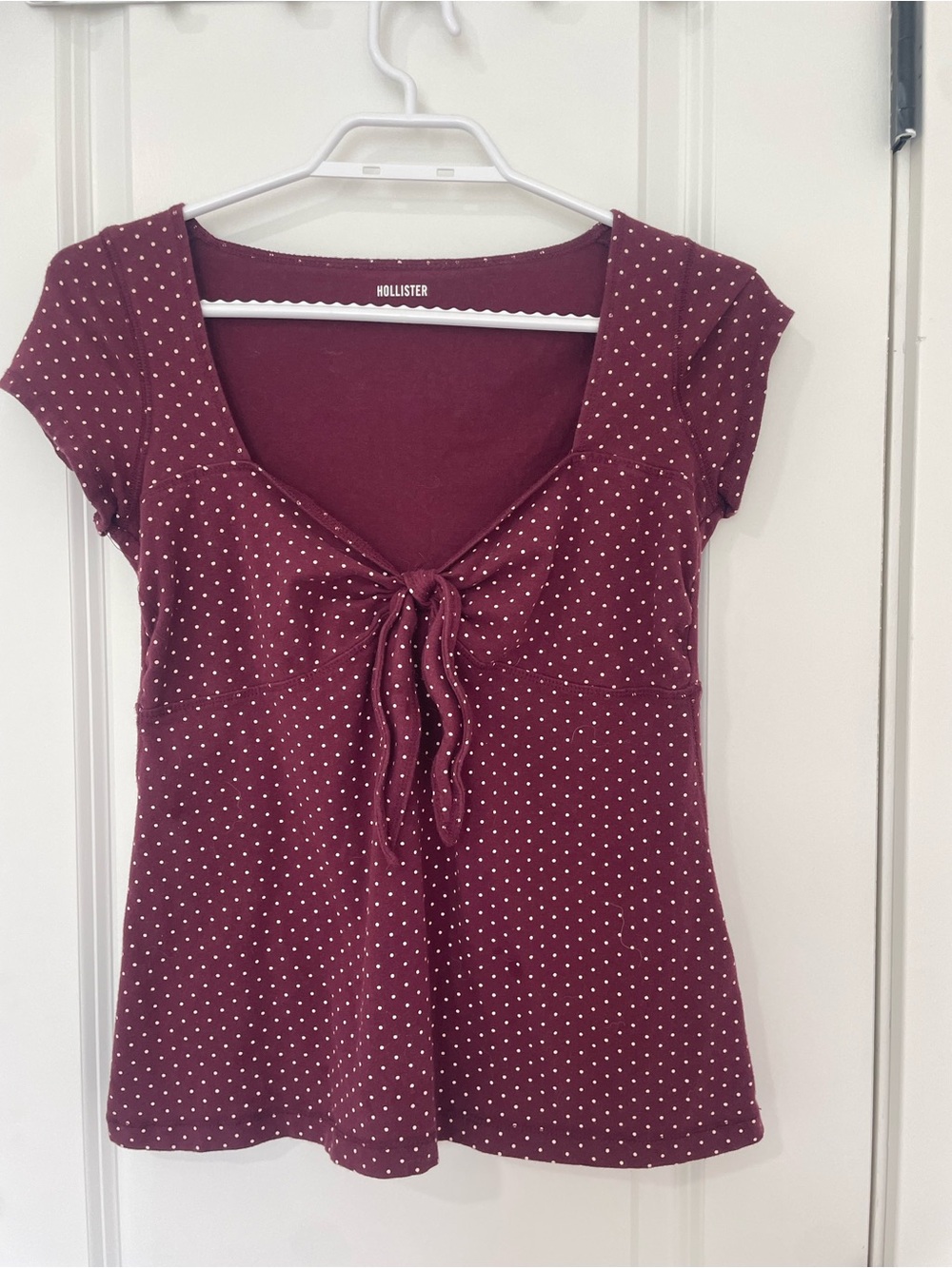 Hollister Maroon Polka Dot Tie-Front Short Sleeve Top